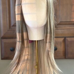 Chelsey Smith Avery Taupe Blonde